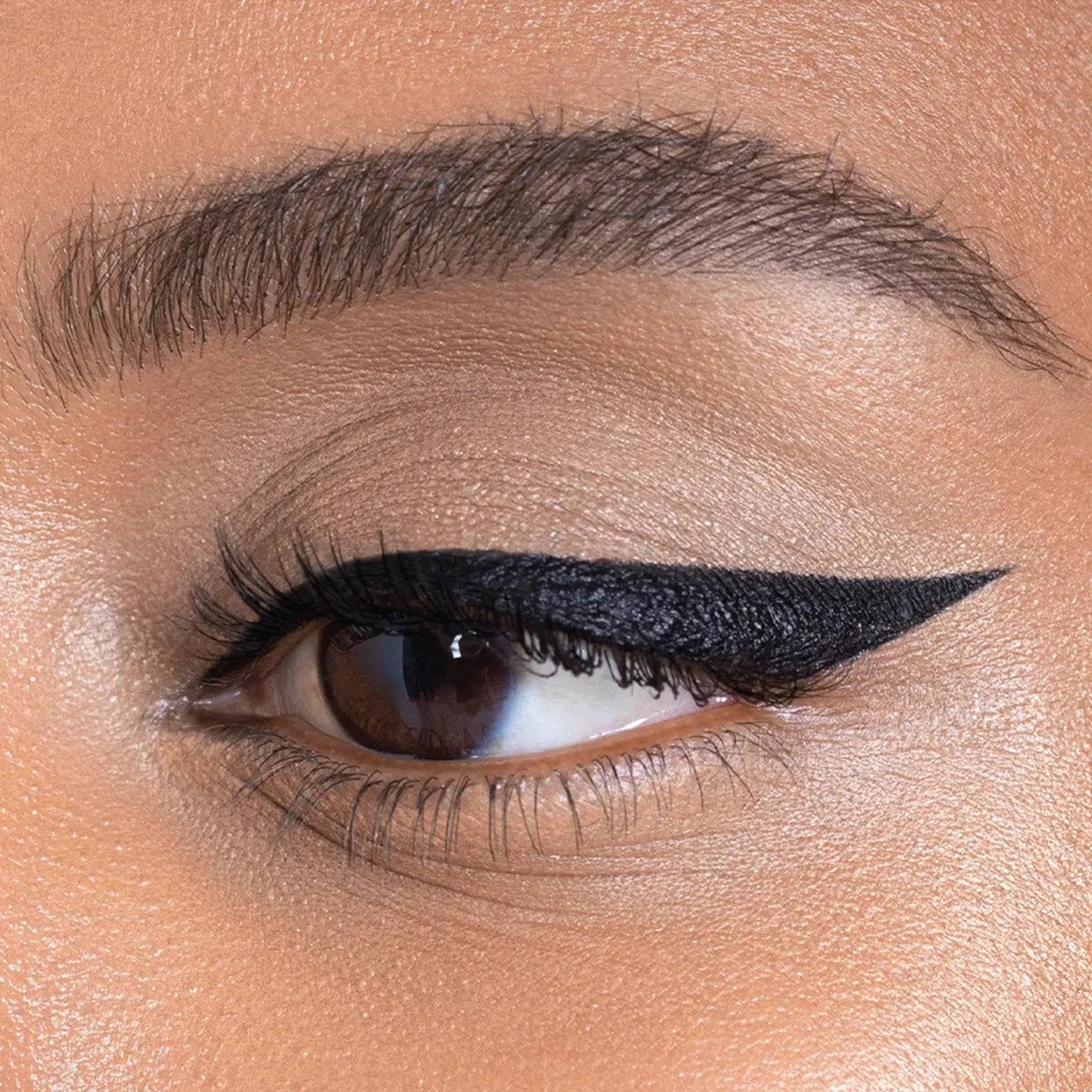 MACRO BLADE LIQUID LINER - אייליינר אולטרה קרמי - Image 3