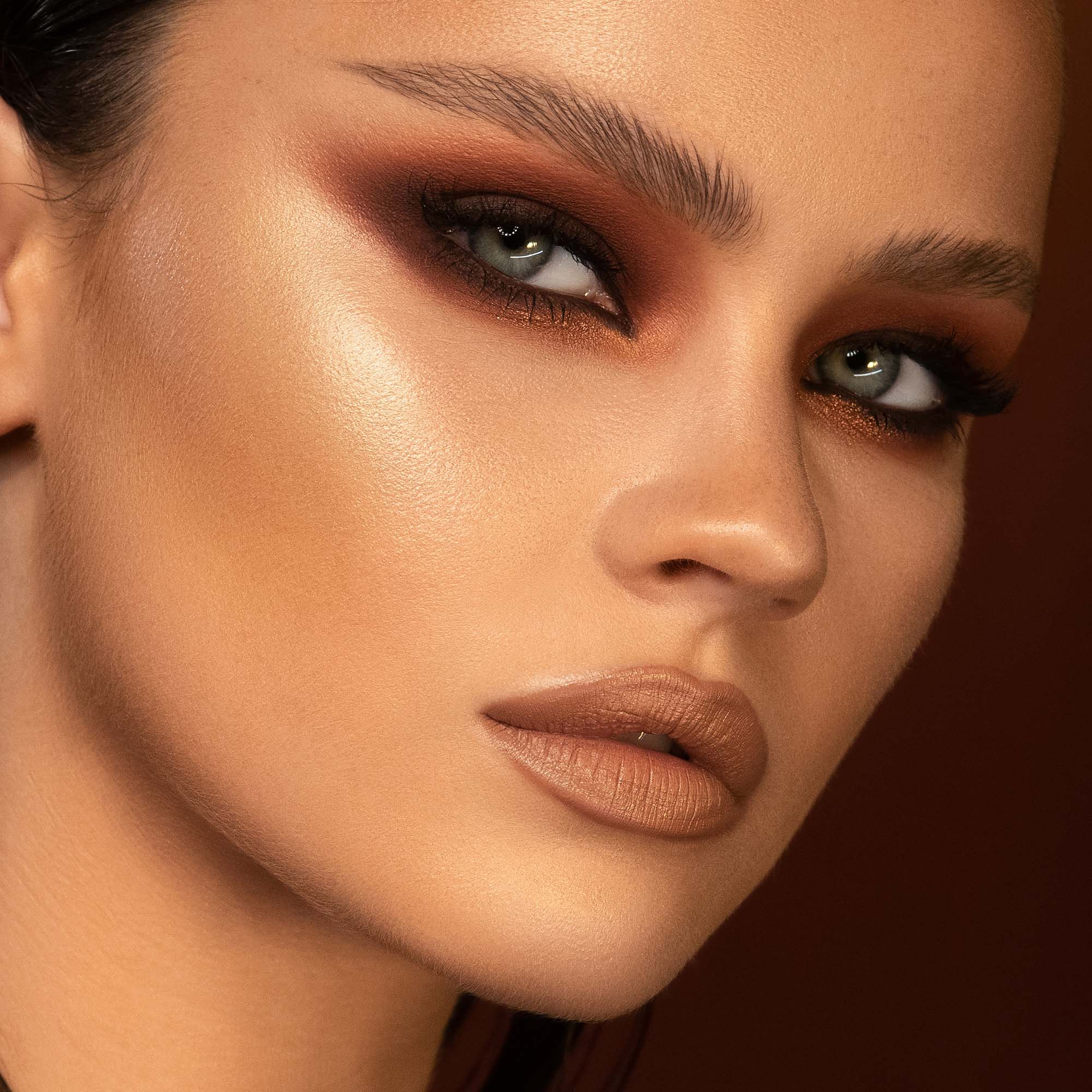 MINI BRONZE EYESHADOW PALETTE  - פלטת צלליות לעיניים מיני ברונז - Image 4
