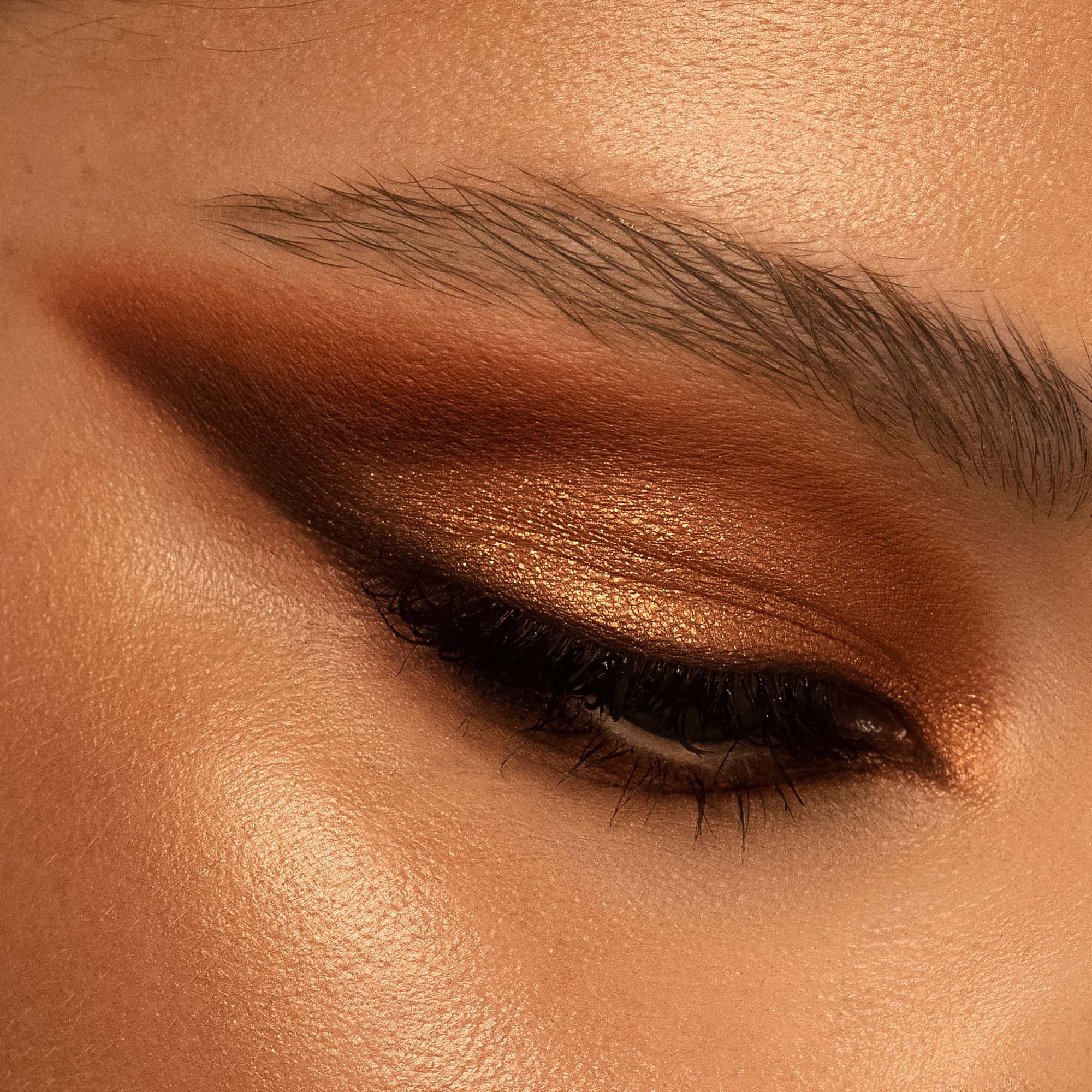MINI BRONZE EYESHADOW PALETTE  - פלטת צלליות לעיניים מיני ברונז - Image 6